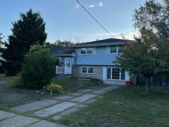 2nd image of 7 Nassau Ave