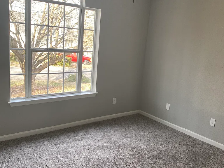 213 Riverwood Dr — Photo 6
