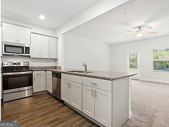 3rd image of 2202 Miranda Dr
