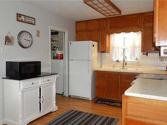 3rd image of 33433 Pleasant Ln