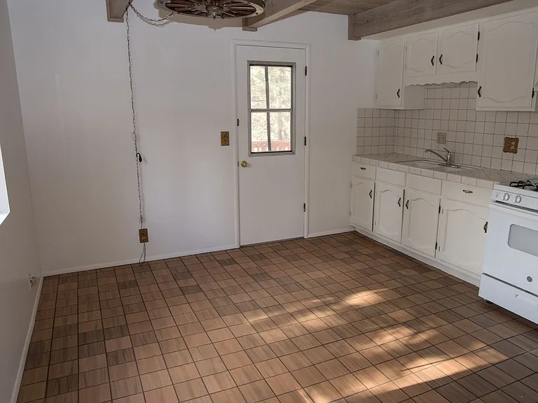 690 Talmadge Rd — Photo 6