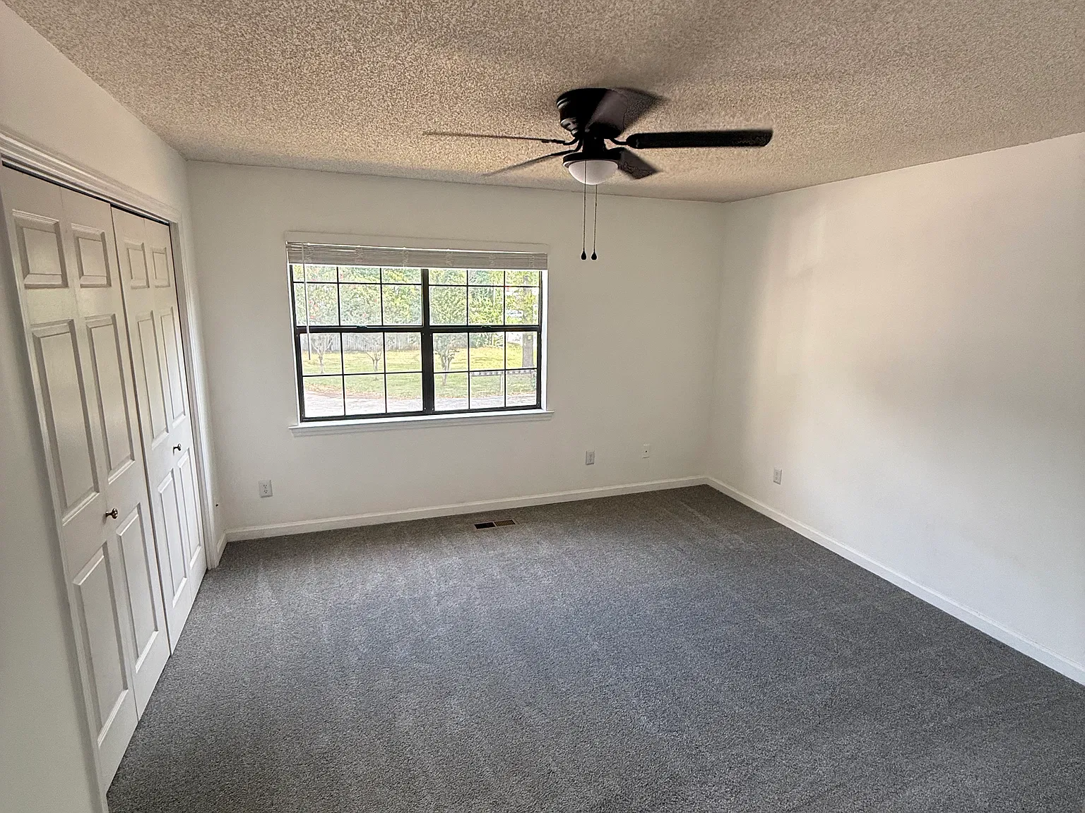 2 bed, 1.5 bath, 1082 sqft, $985 — Photo 3