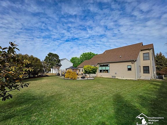 4th image of 986 Regents Park Dr