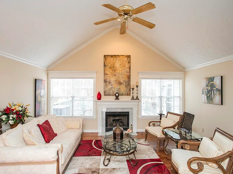1508 Clover Ct — Photo 2