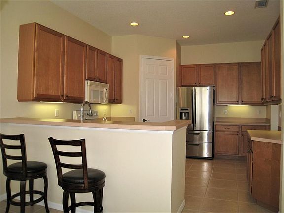 4th image of 319 SW Lake Forest Way