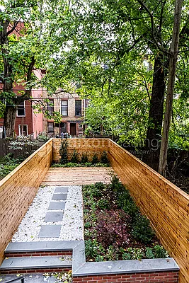 Rented by Dixon Advisory USA Inc. | media 24