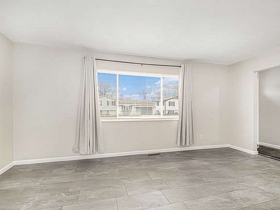 5th image of 211 Manchester Dr