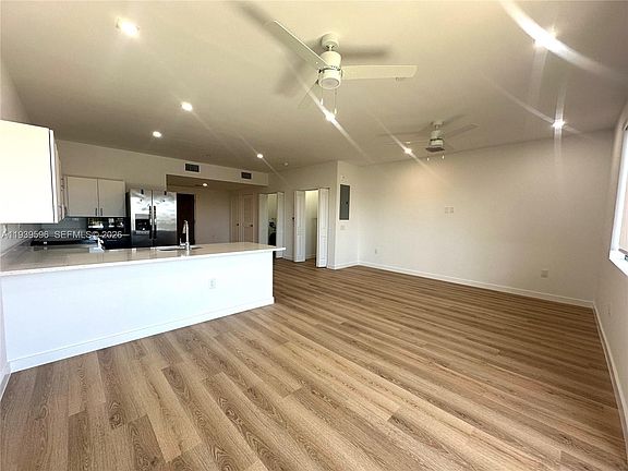 4th image of 20 NE 19th Ave #Penthouse 08