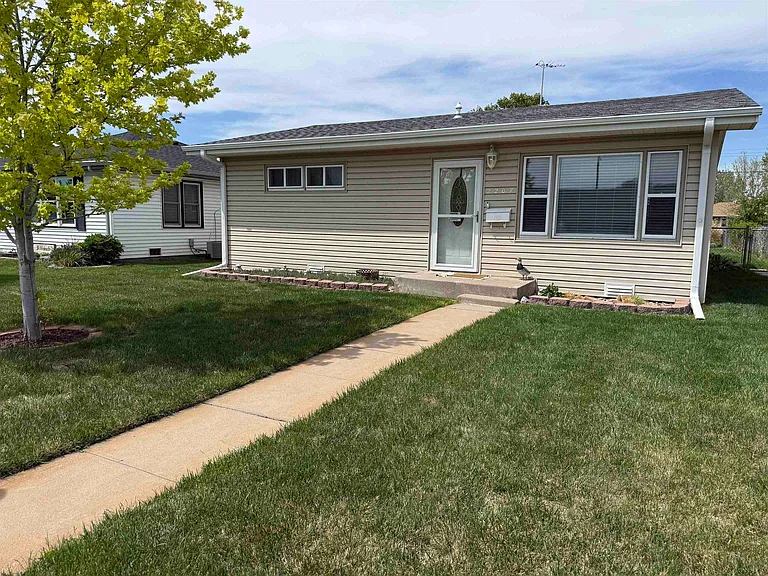 2207 Anna Ave — Photo 1