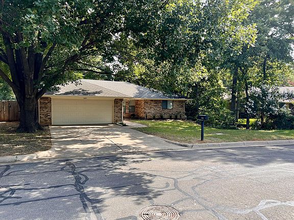 3rd image of 5409 Parliament Dr