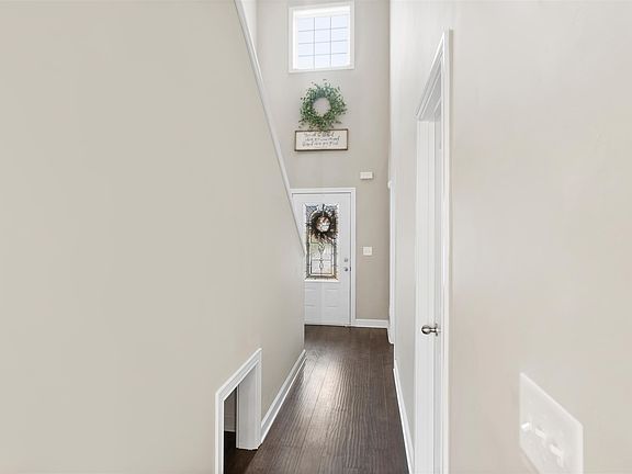 5th image of 558 Medallion Cir