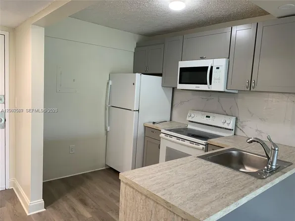 16465 NE 22nd Ave APT 511, North Miami Beach, FL 33160
