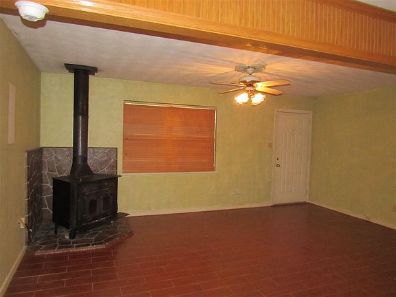 2nd image of 303 W Elm Creek Dr
