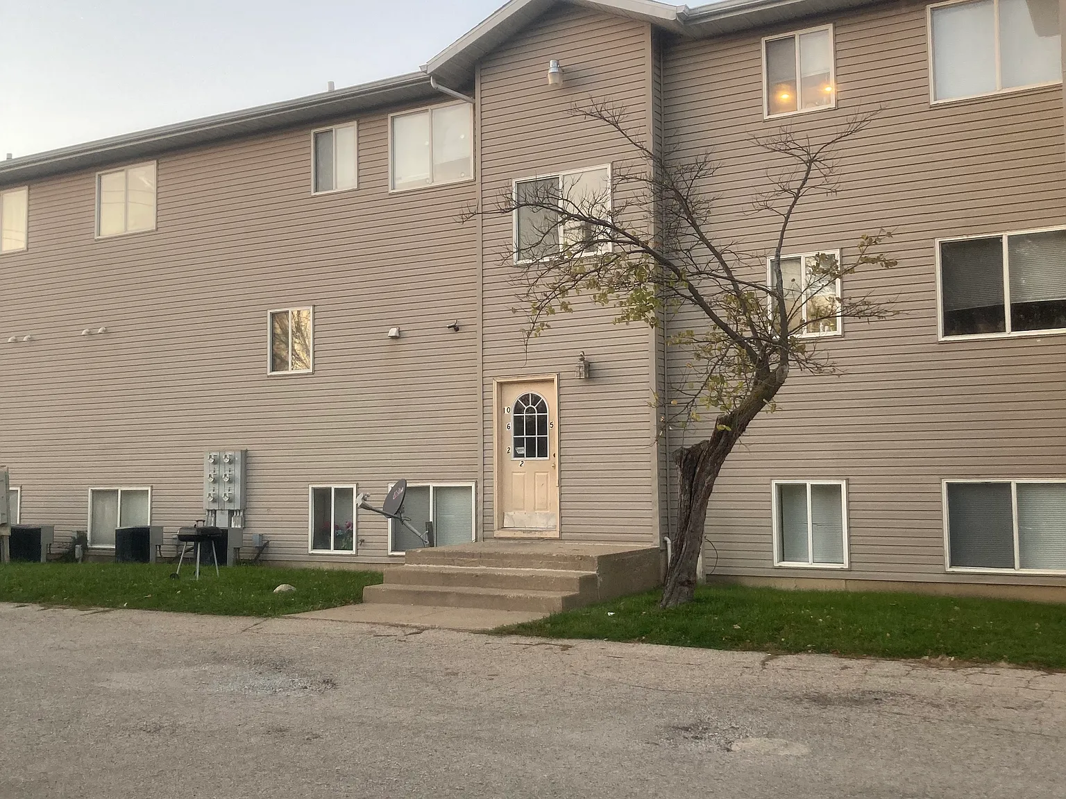3 bed, 1250 sqft, $1,700 — Photo 1