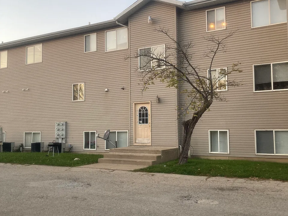 2324 Ashland Cir #4