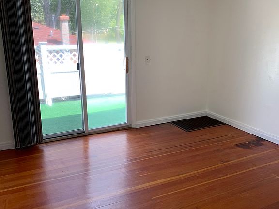 3rd image of 2604 Fair Oak Ln Unit 2