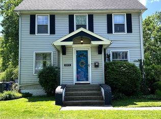 3372 E Scarborough Rd, Cleveland Heights, OH 44118