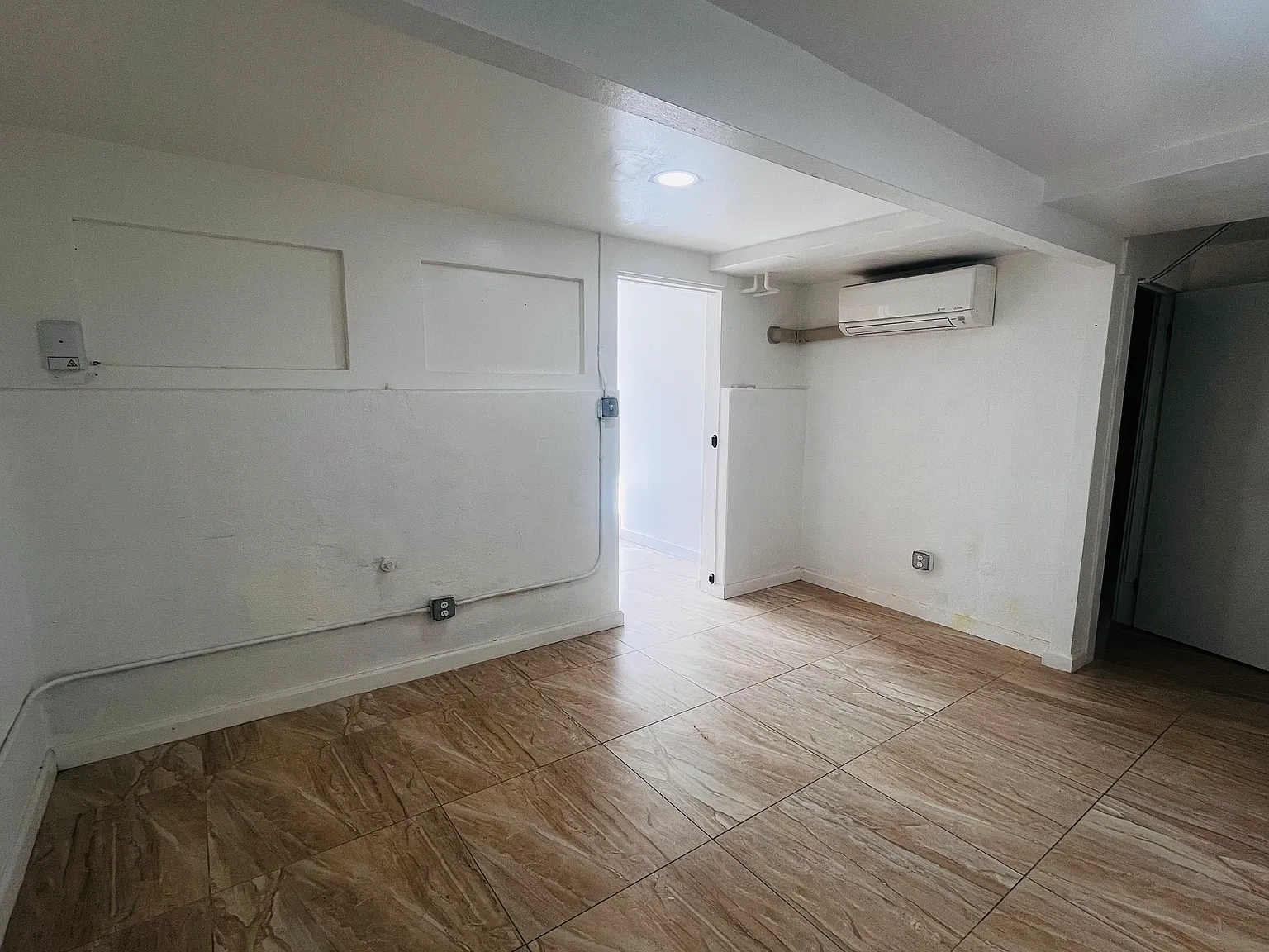 2 bed, 680 sqft, $2,500 — Photo 2