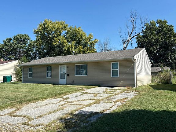 3rd image of 1607 Andrews Dr