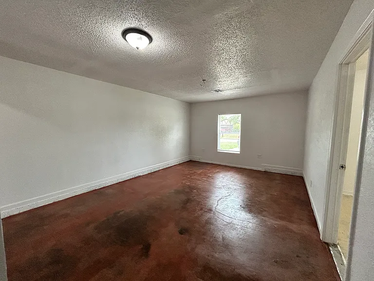 541 NW 114th St — Photo 16