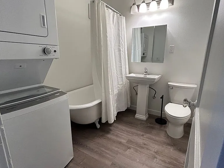 1223 W Nickerson St — Photo 8