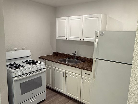 5th image of 501 Main St APT G
