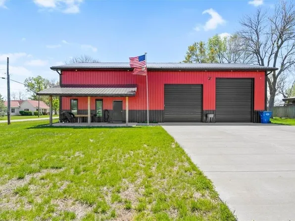 202 S 4th St, Pleasant Hill, MO 64090