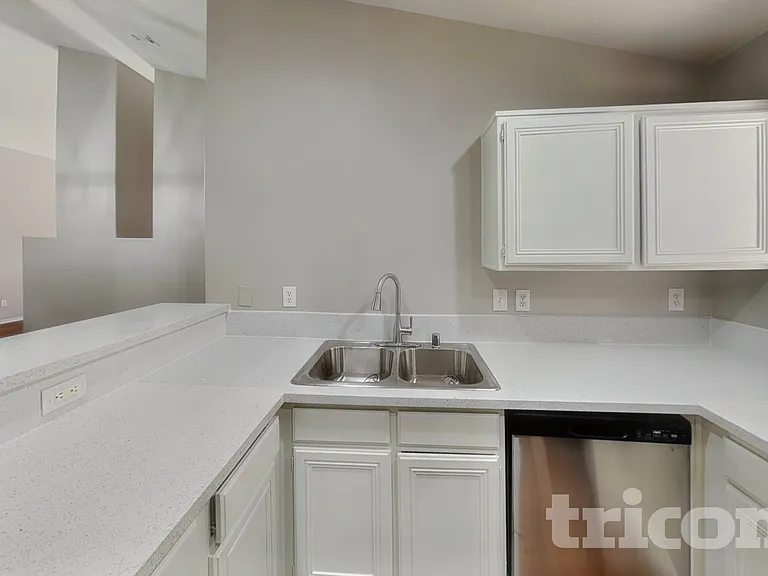 1121 Indian Hedge Dr — Photo 6