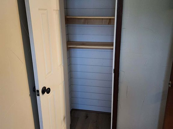 3rd image of 19 Townsend St