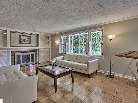 2nd image of 7 Stonewall Ln