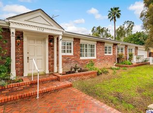 1112 Roanoke Pl, La Canada Flintridge, CA 91011