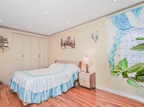 2675 East 7th Street image 20 of 28