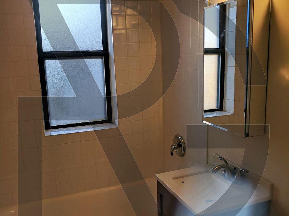 1st image of 4614 N Paulina St #U205