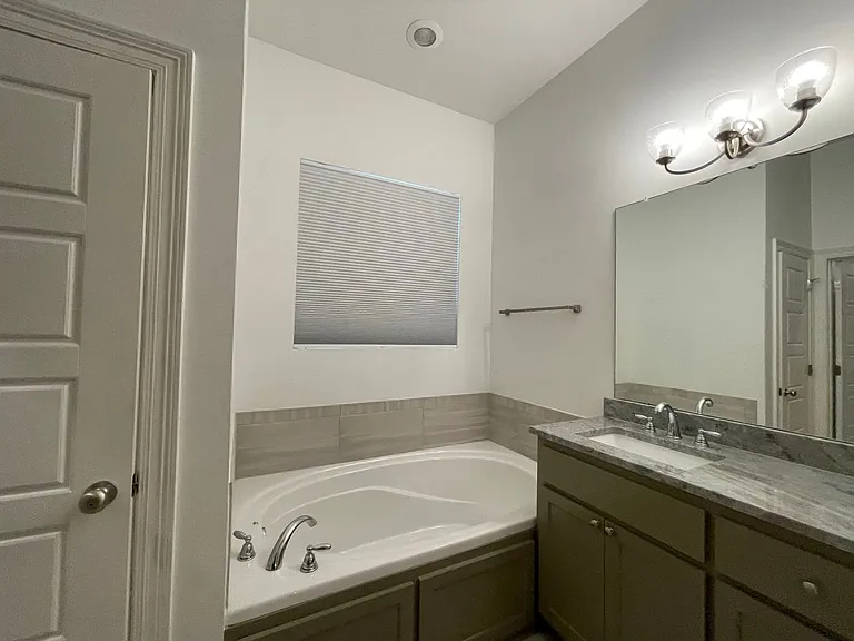 8112 Village Lake Ave — Photo 18