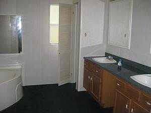 5th image of 3310 Hillcrest Ln