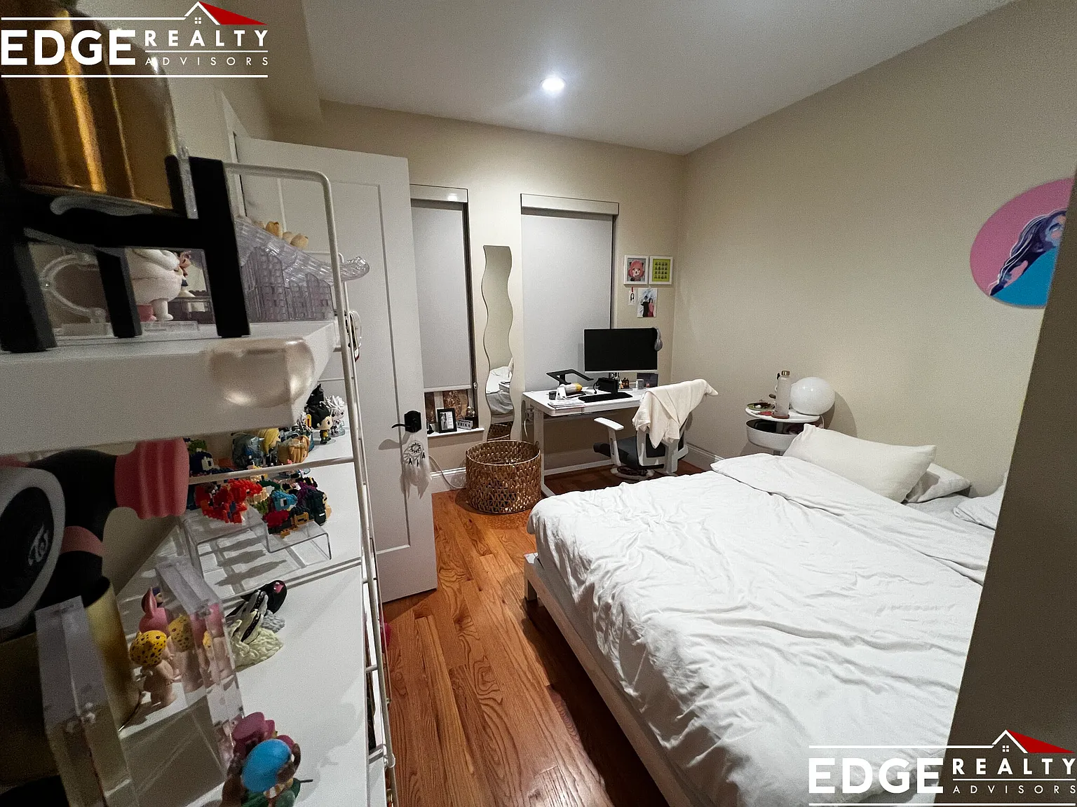 3 bed, 1000 sqft, $4,200 — Photo 4
