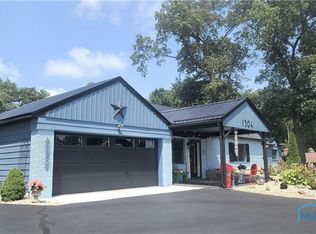 1304 Sand Ridge Rd, Bowling Green, OH 43402