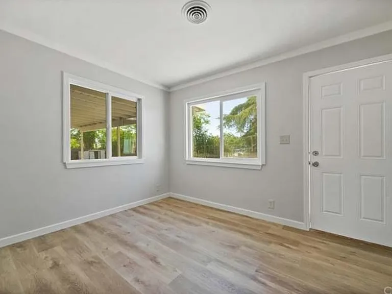 821 E Whittier Ave — Photo 11