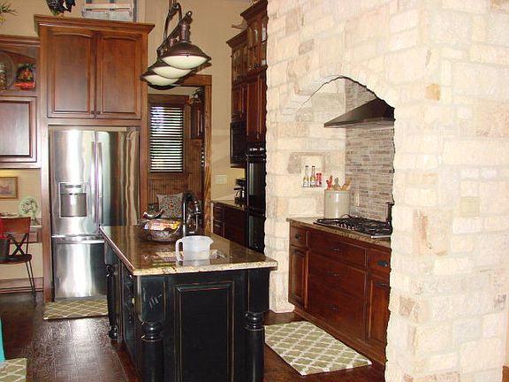 5th image of 105 Burr Oak Cir