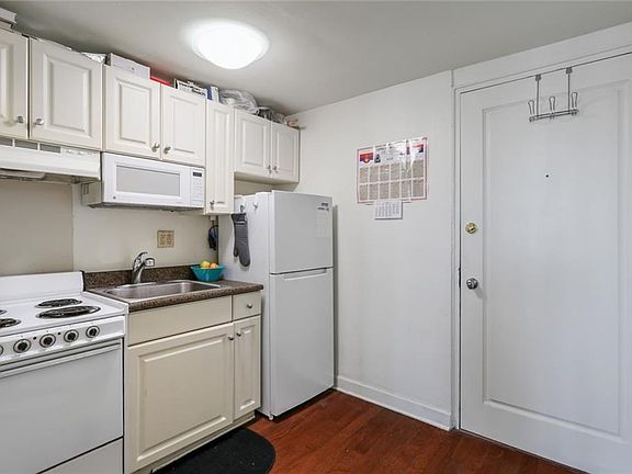 2nd image of 1205 Saint Charles Ave APT 402
