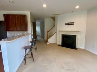 40 Black Bear Ct, Hamburg, NJ 07419