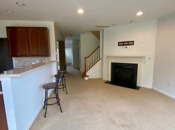 40 Black Bear Ct, Hamburg, NJ 07419