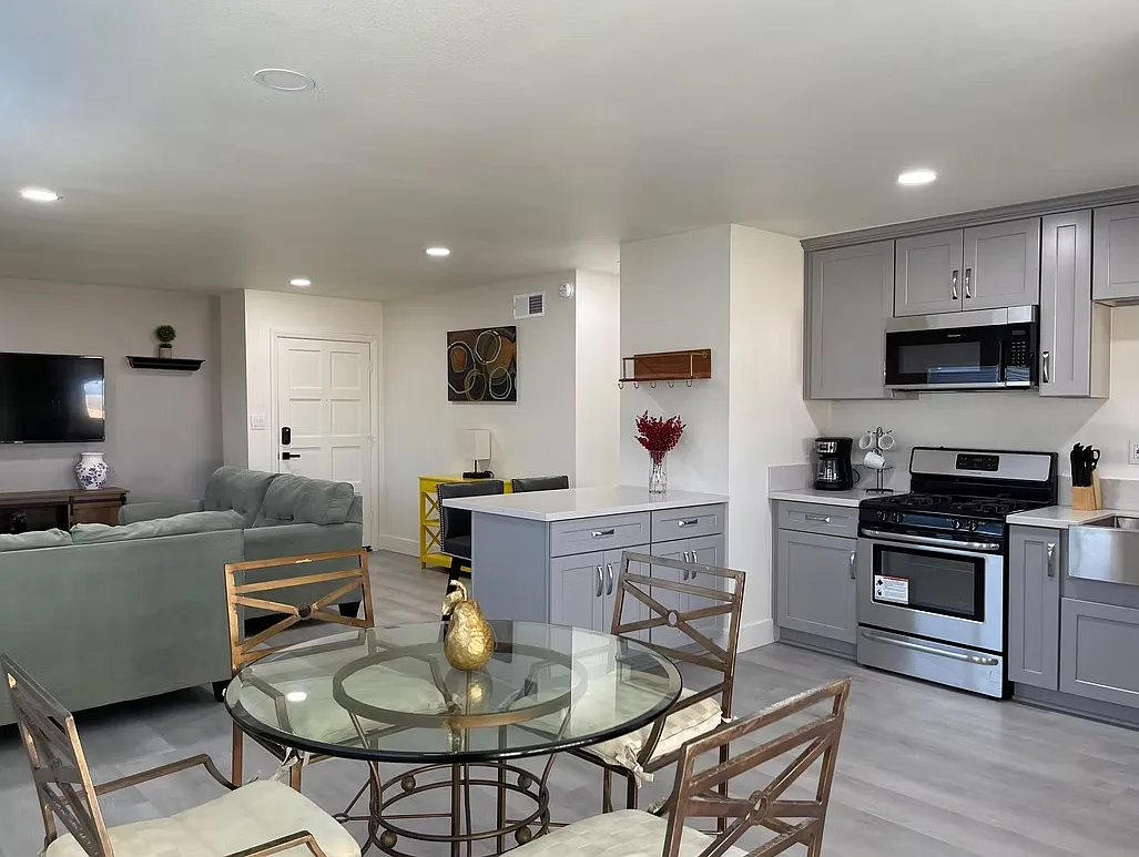 3 bed, 1152 sqft, $3,995 — Photo 3
