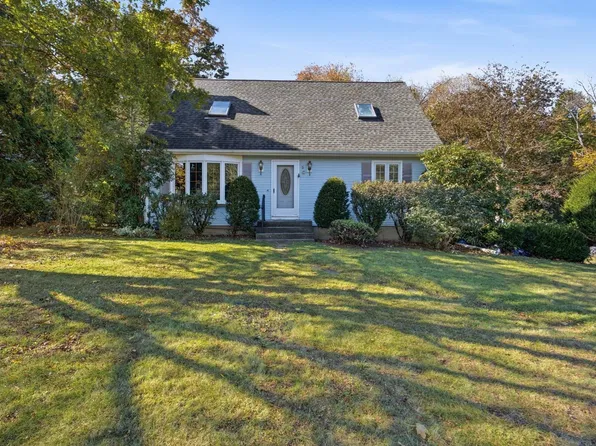 3 Matthew Dr, Easthampton, MA 01027