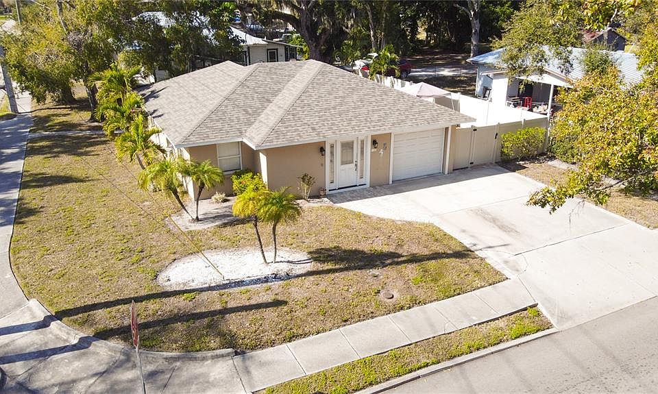 1st image of 705 14TH AVENUE W