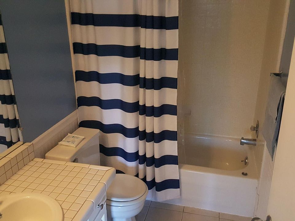 1st image of 42160 Gladwin Dr