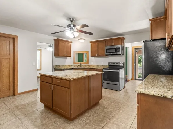 2202 Lander LANE, Waukesha, WI 53188