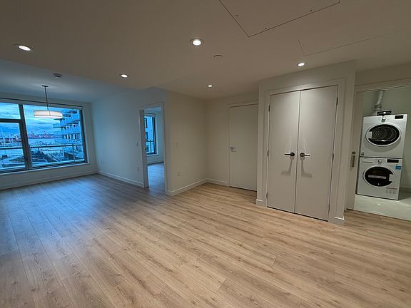5th image of 755 Harbourside Dr #301