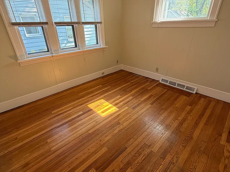 321 S Clemens Ave — Photo 10