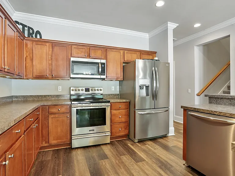 704 Kendal Ct — Photo 17